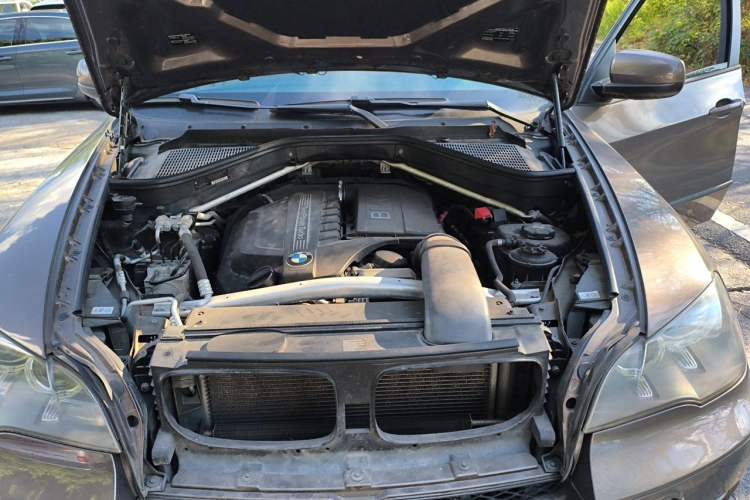 Used BMW X5 2012 xDrive35i U.S. specification Engine Bay