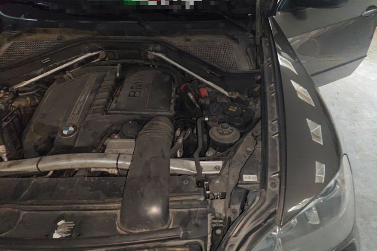 Used BMW X5 2012 xDrive35i U.S. specification Engine Bay Left