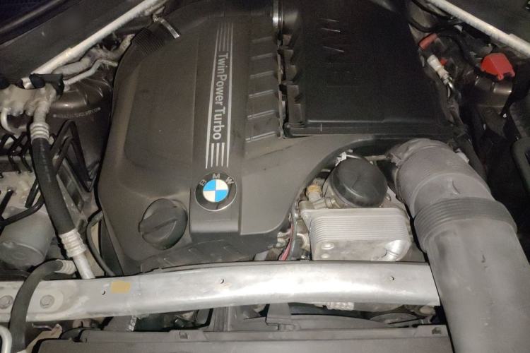 Used BMW X5 2012 xDrive35i U.S. specification Engine Bay