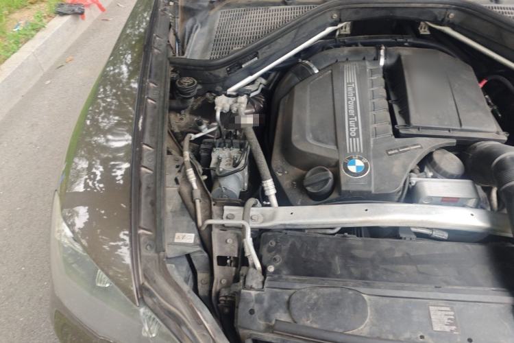 Used BMW X5 2012 xDrive35i US specification Engine Bay Right