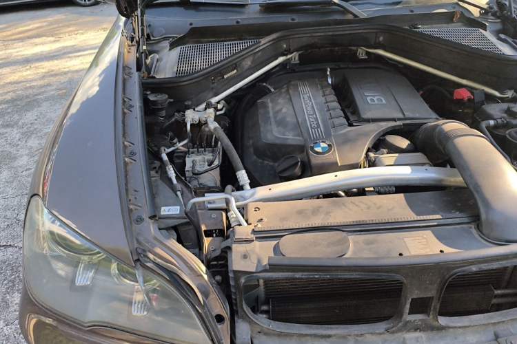 Used BMW X5 2012 xDrive35i U.S. specification Engine Bay Right