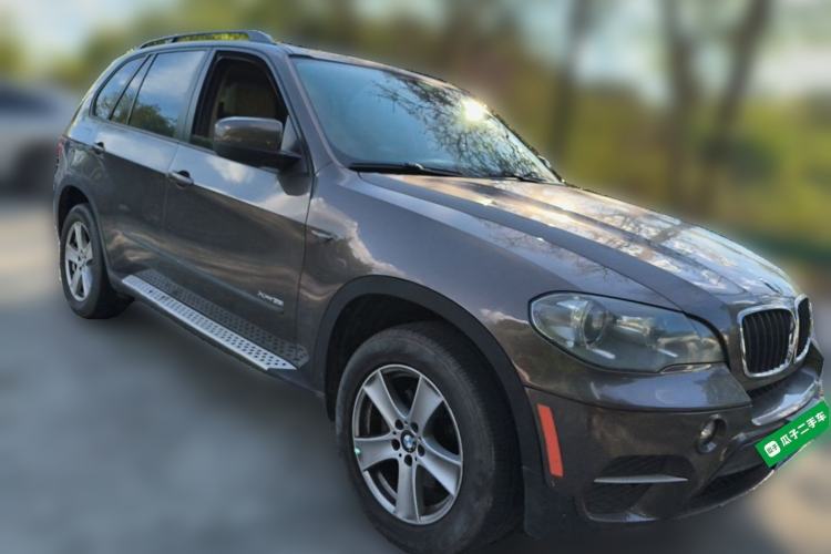 Used BMW X5 2012 xDrive35i U.S. specification Front Right 45 Deg