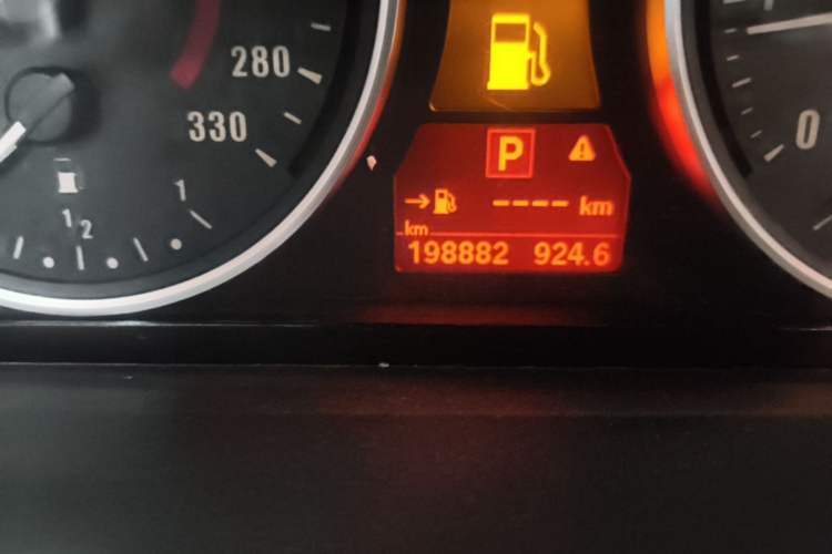 Used BMW X5  Odometer Close Up