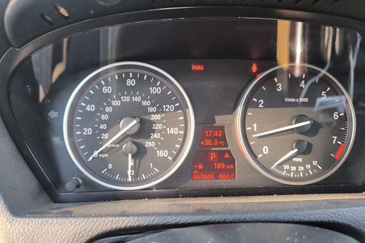 Used BMW X5 2012 xDrive35i U.S. specification Odometer Close Up