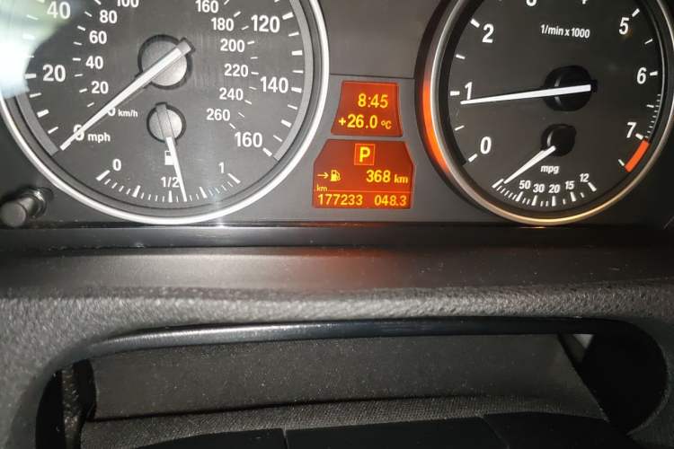 Used BMW X5 2012 xDrive35i U.S. specification Odometer Close Up
