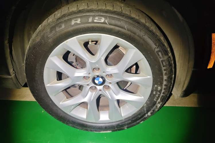 Used BMW X5 2012 xDrive35i U.S. specification Right Front Wheel Hub
