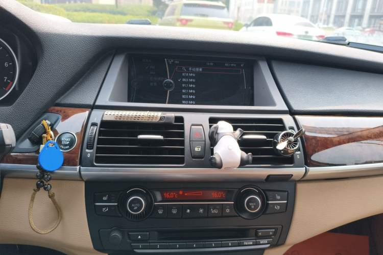 Used BMW X5  Audio And AC Panel