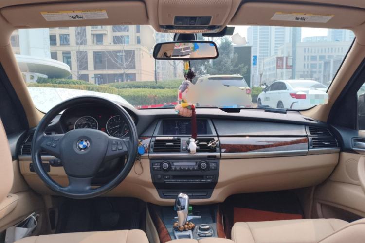 Used BMW X5  Center Console