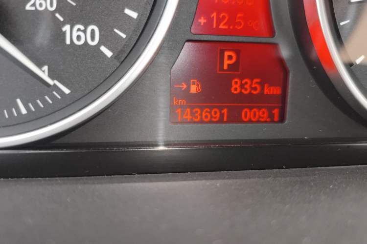 Used BMW X5  Odometer Close Up