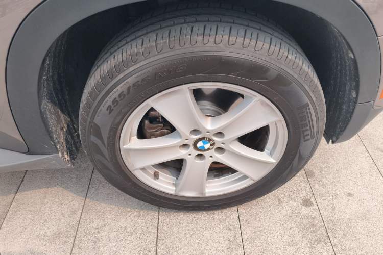 Used BMW X5  Right Front Wheel Hub