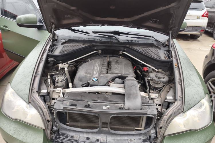 Used BMW X5 2012 xDrive35i U.S. specification Engine Bay