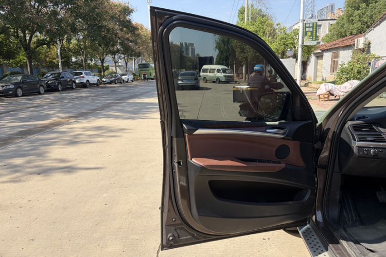 Used BMW X5 2012 xDrive35i U.S. specification Interior 1