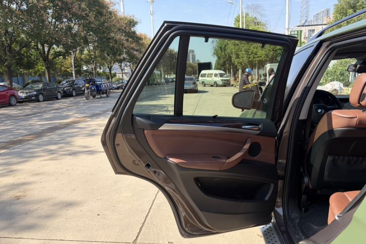 Used BMW X5 2012 xDrive35i U.S. specification Interior 2