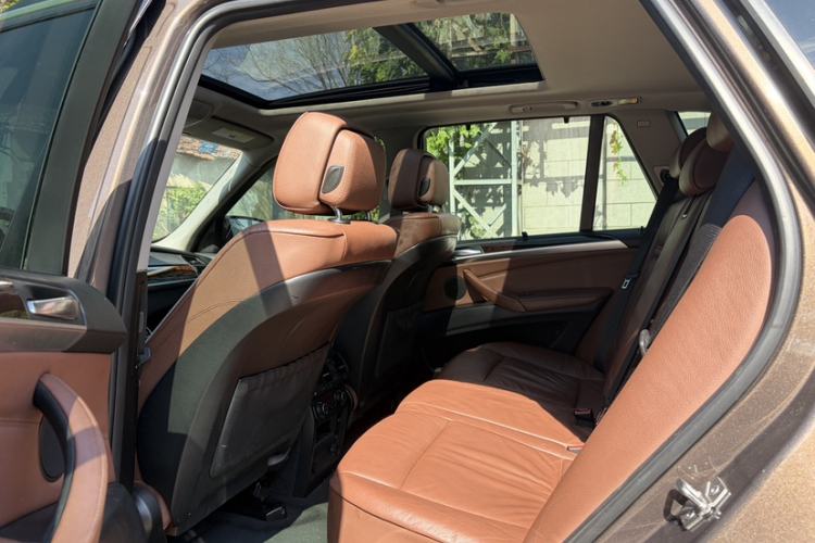 Used BMW X5 2012 xDrive35i U.S. specification Interior 3