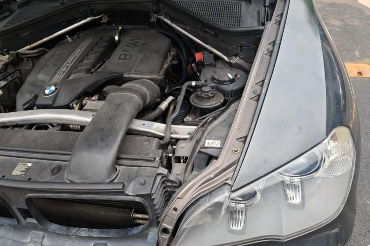 Used BMW X5 2012 xDrive35i U.S. specification Engine Bay Left