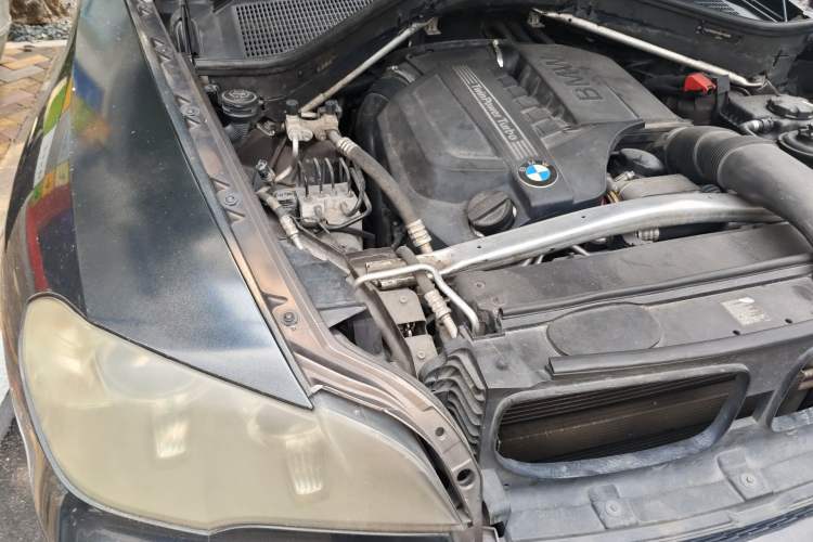 Used BMW X5 2012 xDrive35i U.S. specification Engine Bay Right