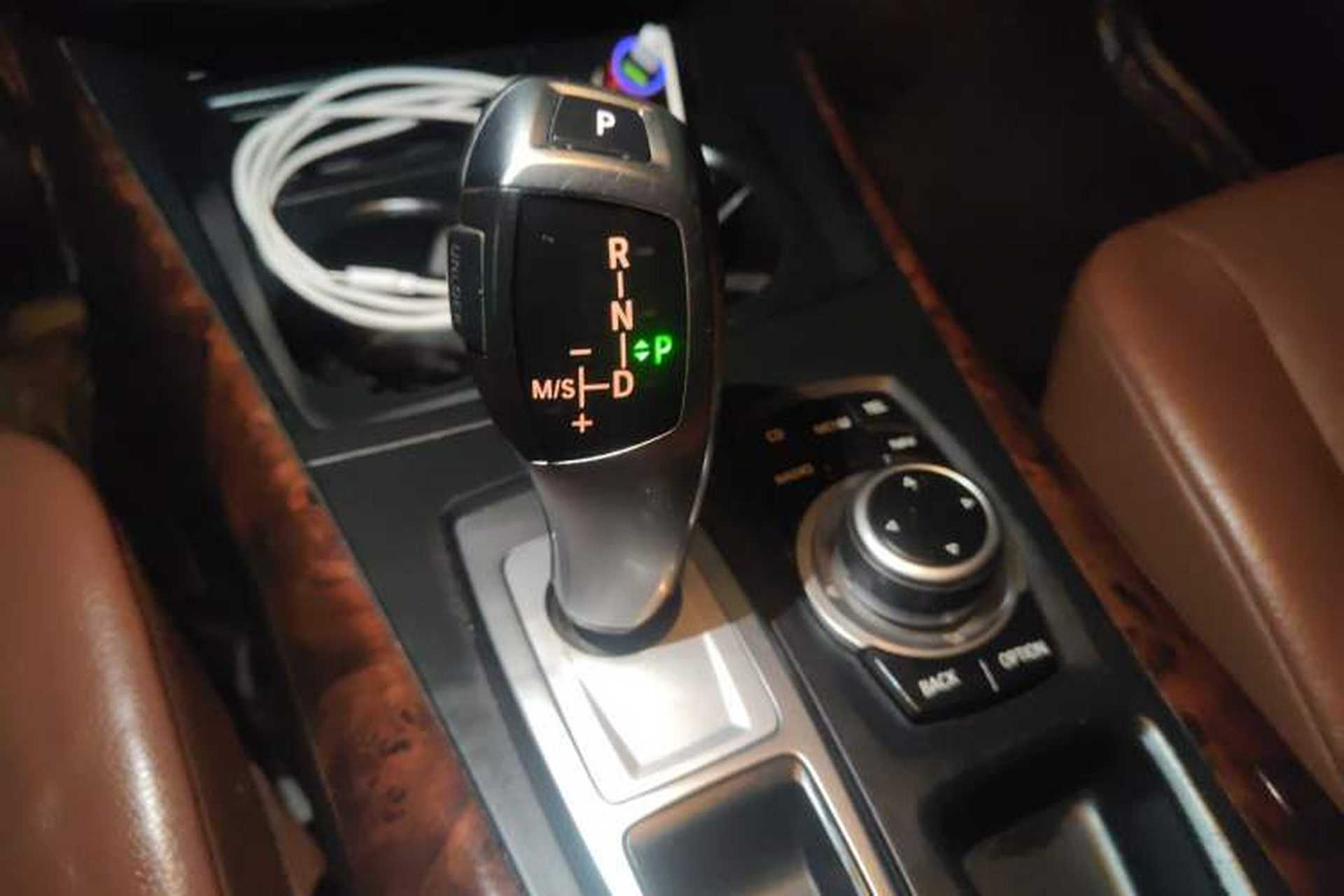 Used BMW X5 2012 xDrive35i Luxury 5-seater Gear Lever