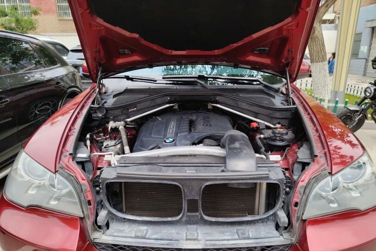 Used BMW X5 2012 xDrive35i U.S. specification Engine Bay