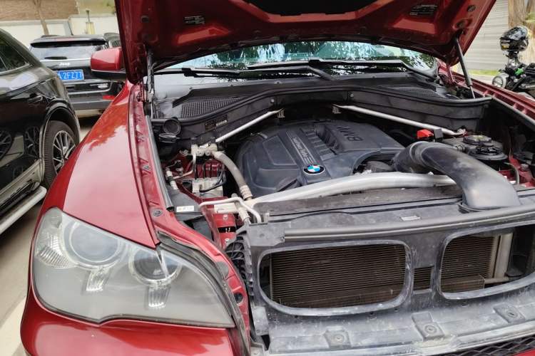 Used BMW X5 2012 xDrive35i U.S. specification Engine Bay Right