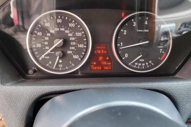 Used BMW X5 2012 xDrive35i U.S. specification Odometer Close Up