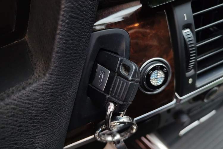 Used BMW X5 2012 xDrive35i U.S. specification Vehicle Key