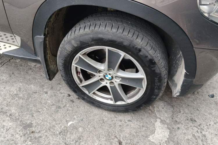 Used BMW X5  Right Front Wheel Hub