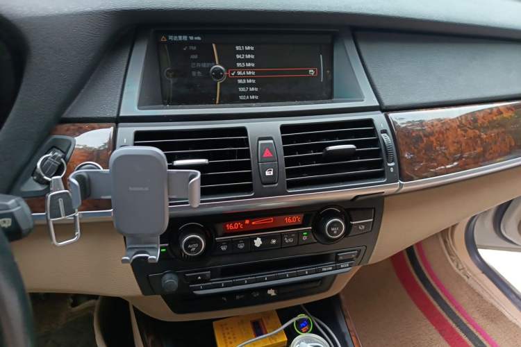 Used BMW X5  Audio And AC Panel