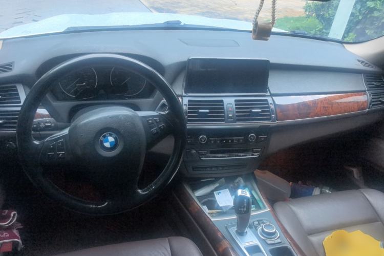 Used BMW X5  Center Console