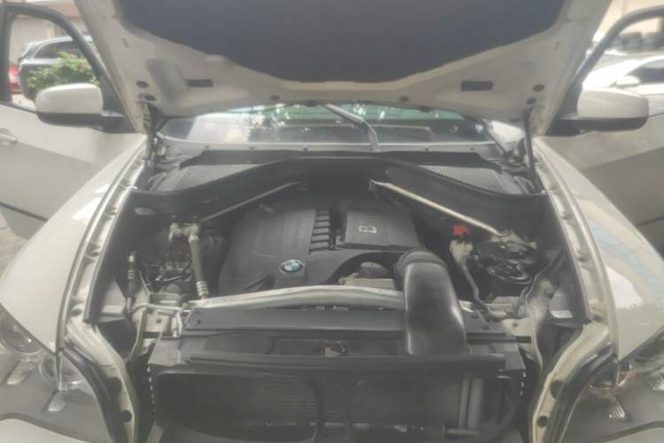 Used BMW X5 2012 xDrive35i U.S. specification Engine Bay