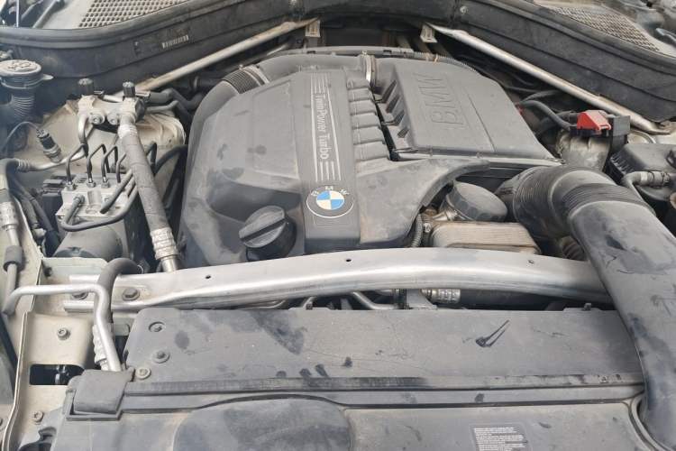 Used BMW X5 2012 xDrive35i US specification Engine Bay