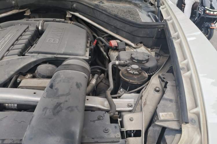 Used BMW X5 2012 xDrive35i US specification Engine Bay Left