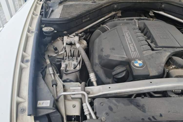 Used BMW X5 2012 xDrive35i US specification Engine Bay Right