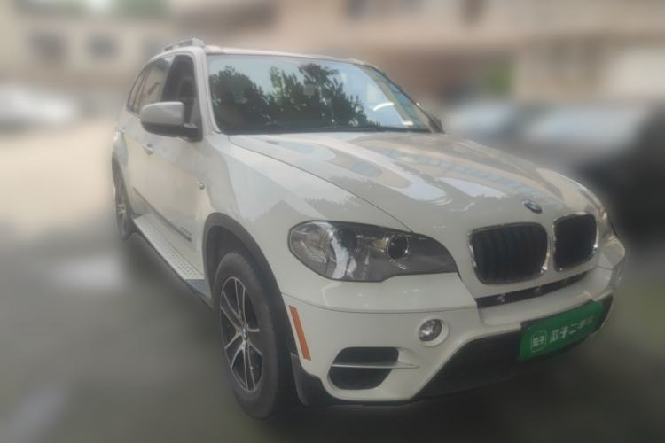 Used BMW X5 2012 xDrive35i U.S. specification Front Right 45 Deg