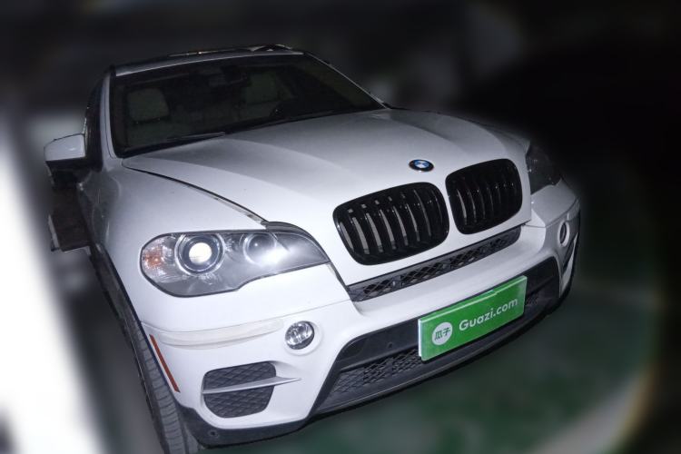 Used BMW X5 2012 xDrive35i U.S. specification Front Right 45 Deg