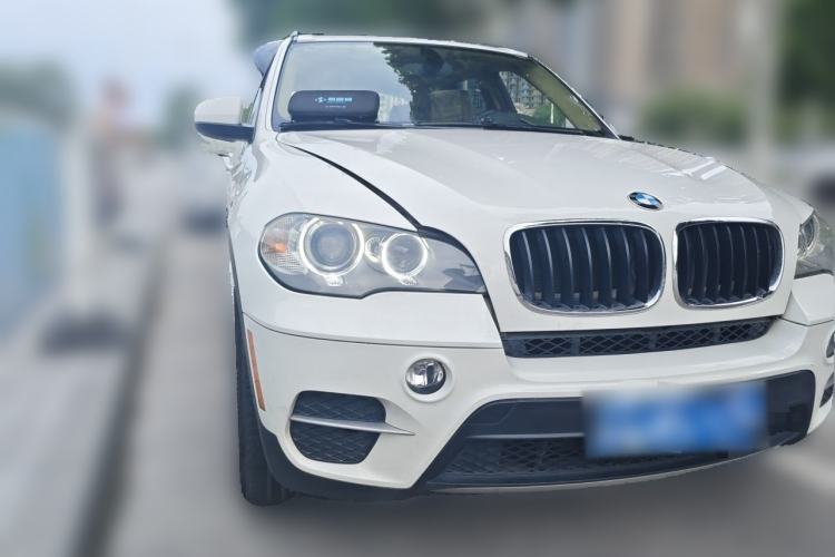 Used BMW X5 2012 xDrive35i US specification Front Right 45 Deg