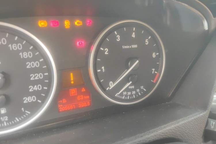 Used BMW X5 2012 xDrive35i U.S. specification Odometer Close Up