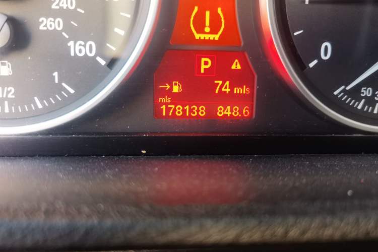 Used BMW X5  Odometer Close Up