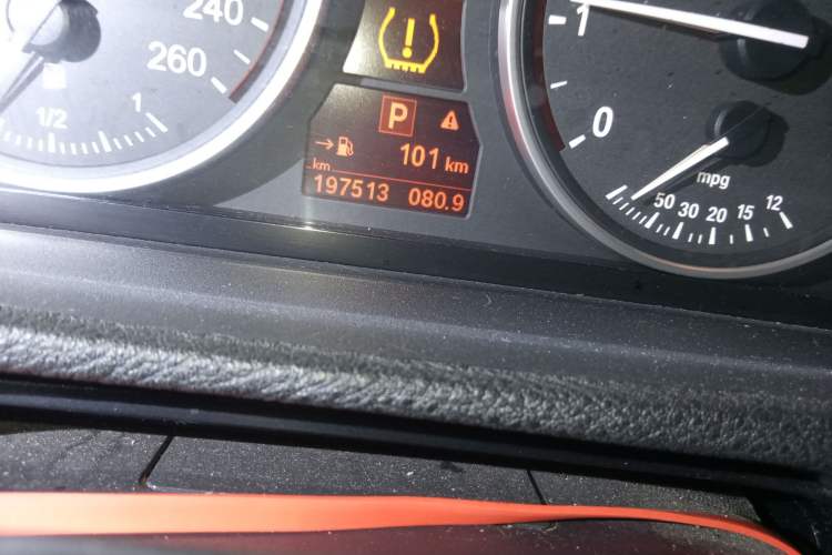 Used BMW X5 2012 xDrive35i U.S. specification Odometer Close Up