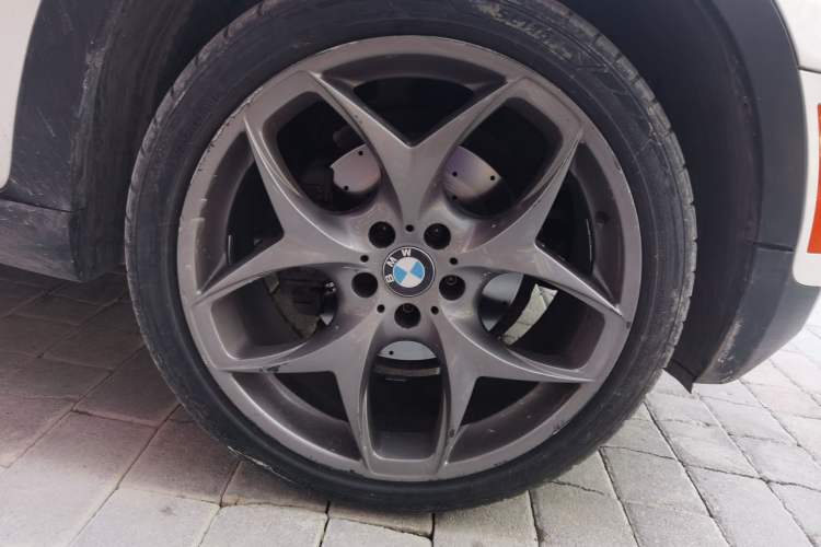 Used BMW X5  Right Front Wheel Hub