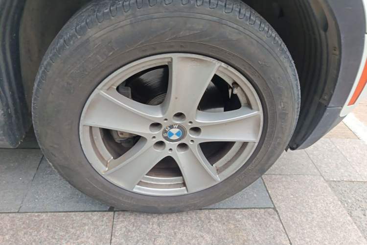 Used BMW X5  Right Front Wheel Hub
