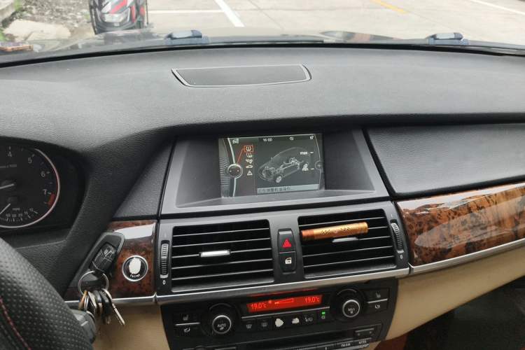 Used BMW X5  Audio And AC Panel