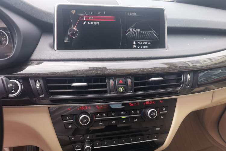 Used BMW X5 2013 xDrive35i Luxury Edition Audio And AC Panel