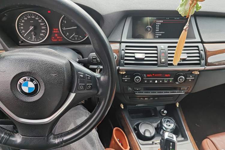 Used BMW X5 2013 xDrive35i Luxury Edition Audio And AC Panel