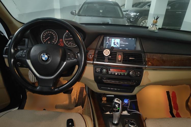 Used BMW X5 2013 xDrive35i Luxury Model Center Console
