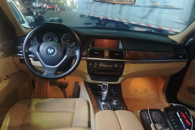 Used BMW X5 2013 xDrive35i Luxury Model Center Console