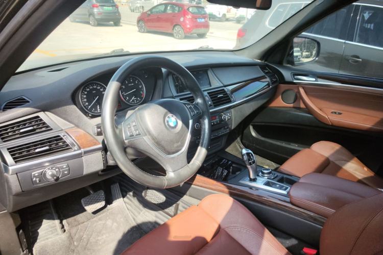 Used BMW X5 2013 xDrive35i Leading Model Center Console