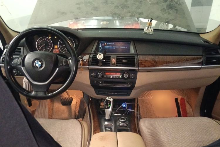 Used BMW X5 2013 xDrive35i Luxury Model Center Console