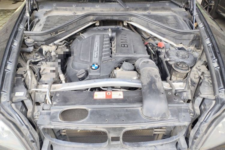 Used BMW X5 2013 xDrive35i U.S. specification Engine Bay
