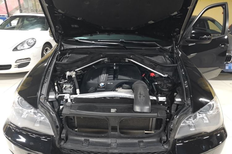 Used BMW X5  Engine Bay