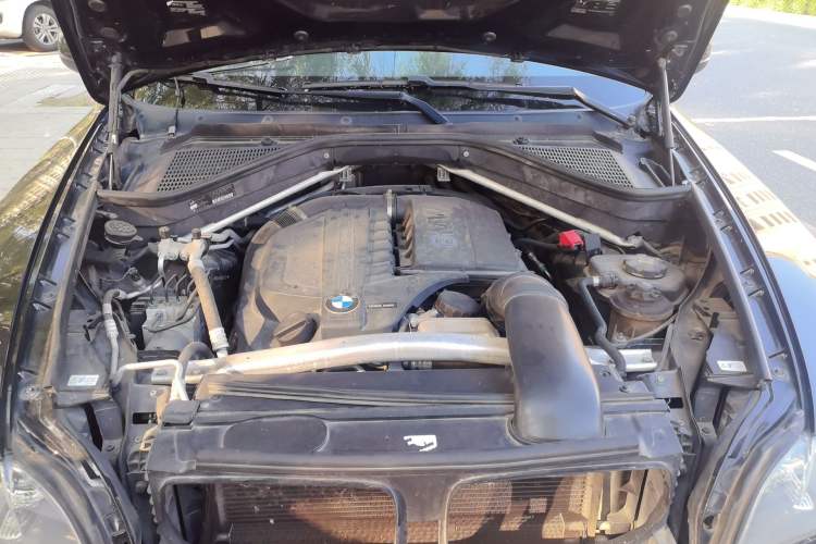 Used BMW X5 2013 xDrive35i U.S. specification Engine Bay